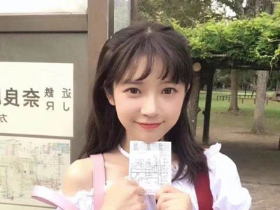 喜欢的女孩伤心难过,应该第一时间安慰吗?